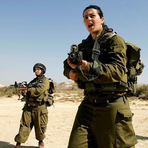 《热门角色定制游戏盘点：打造独一无二的游戏体验》