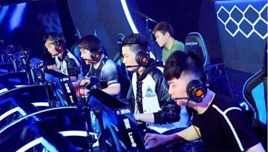 《穿越火线》7岁玩家传奇：年少有为的电竞奇才