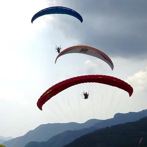 《盘点热门飞行射击游戏：畅游蓝天，谁才是霸主？》
《飞行射击游戏排行：这些佳作你玩过吗？》
《蓝天猎手必看！飞行射击游戏精选推荐》
《射击天堂！盘点最受欢迎的飞行射击游戏》
《飞行射击游戏巅峰对决：热门榜单大揭秘》