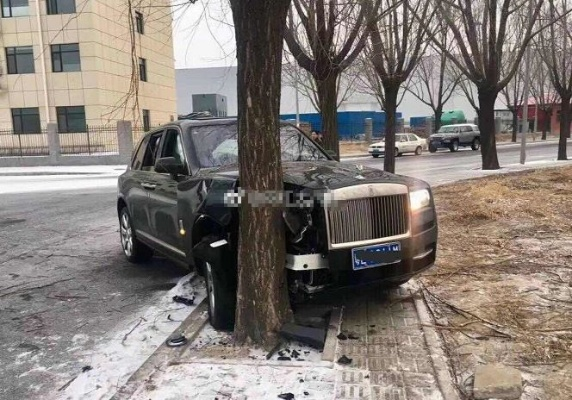 劳斯莱斯车祸通报：维修费惊人，或超车价报废？揭秘事故真相