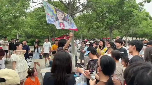 女大学生整活绝活盘点，聚焦眼神揭秘校园潮流新风尚