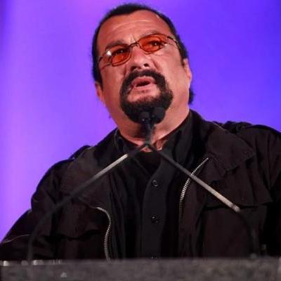 布鲁斯·威利斯妻子女儿痛失至亲，好莱坞巨星家庭悲情时刻