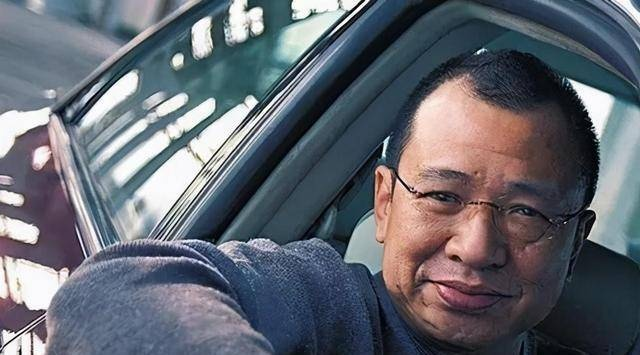 影坛巨星许绍雄离世，周润发佘诗曼等众星齐聚缅怀，传承经典精神