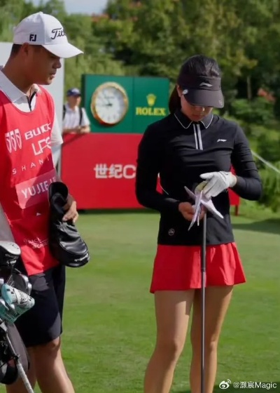 15岁刘国梁女儿全运会高尔夫赛场崭露头角