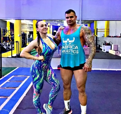 巴西健美冠军离世：爱猫之痛引发悲剧，哀悼生命新篇章