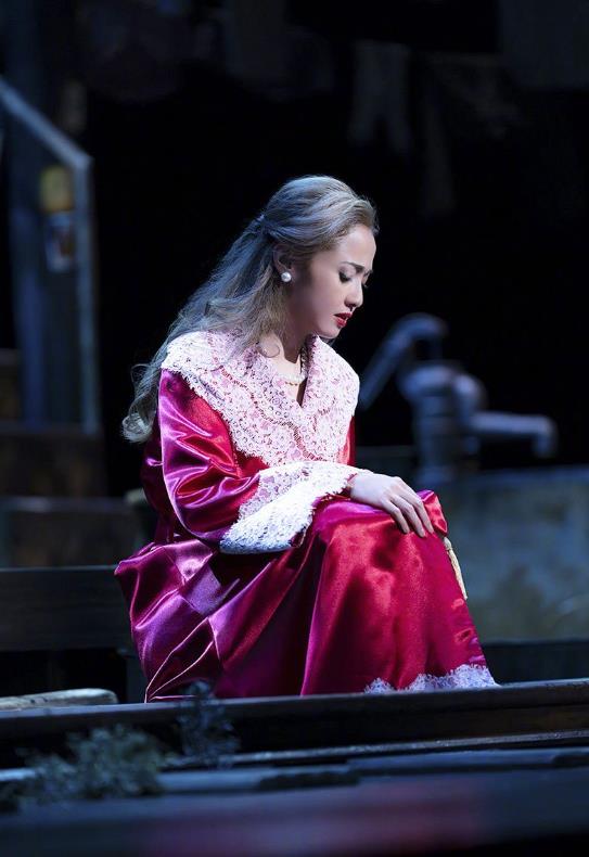 泽尻英龙华39岁舞台剧回归，惊艳写真首曝光，魅力再现引关注