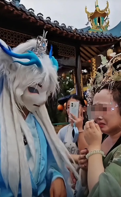 网红NPC“蓝狐狸”出轨复职记：揭秘情感回归的力量