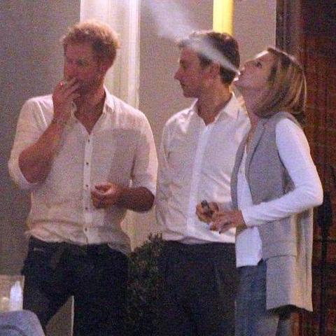 王子严令：子女禁用手机，网络垃圾信息需警惕