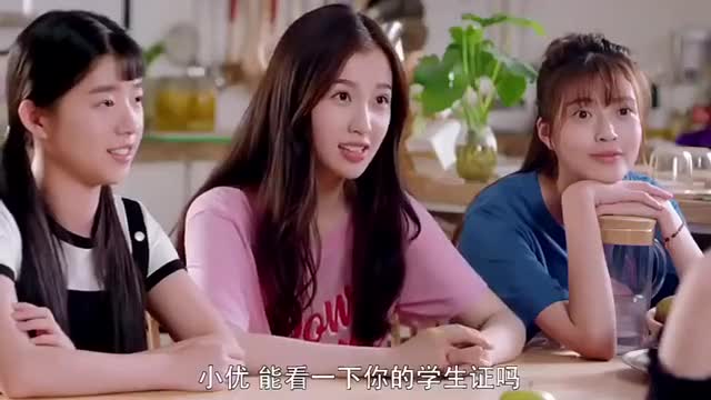 阿西美女室友2版本差异深度解析，揭秘全新游戏体验亮点