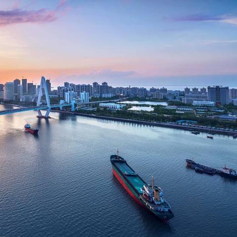 神秘岛屿读书的新年祝福，你解锁2025年隐藏福利了吗？