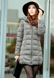 羽绒服热销：胖东子自营款引市民凌晨抢购热潮