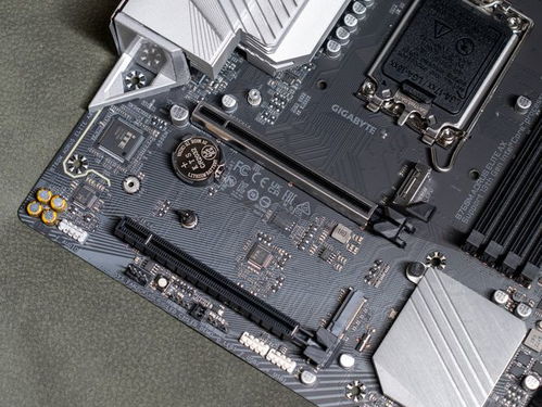 技嘉B860M AORUS ELITE WIFI6E主板：冰雕座驾性能解析与价值洞察