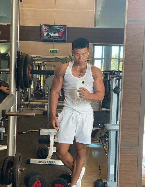 17小时高强度工作，16岁少年狂瘦15斤，揭秘健身奇迹！