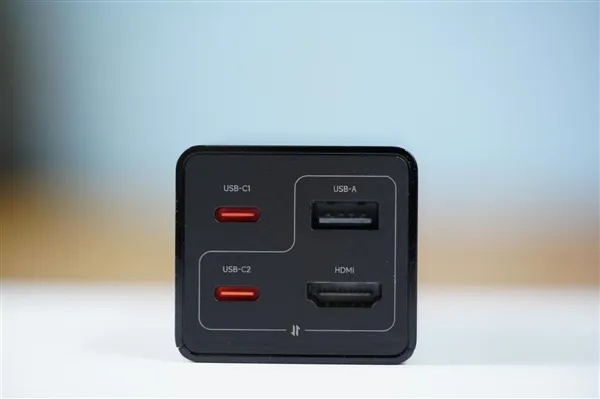 小米桌面充电站震撼登场：249元！2500W八口合一，充电新高度！