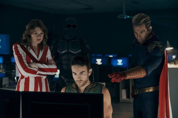 星光闪耀！《黑袍纠察队》演员最新写真惊艳亮相，揭秘幕后风采！