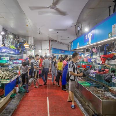 三亚海鲜店涉嫌暴利，1868元4道菜引调查，价格之谜待解