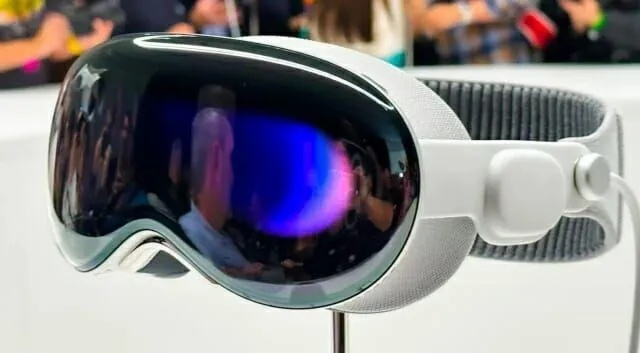 苹果Vision Pro惨败，AI眼镜新宠，首款产品今秋惊艳亮相