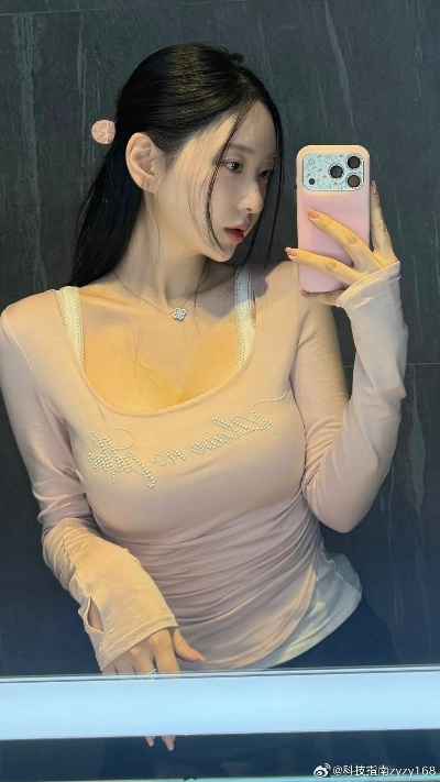 剑星体模惊艳亮相，申才恩新美照诠释绝世风华