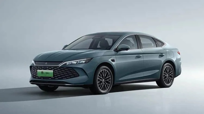 比亚迪秦长续航版210km，同级最长续航力冠绝新纪元