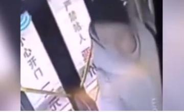 女子实验热水浇车玻璃炸裂真相，网友笑翻：新技能get！