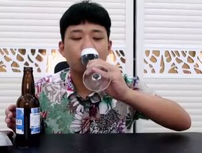 栗小莎子患癌停工：曾以“蓝色战袍”成名，网红转型新篇章