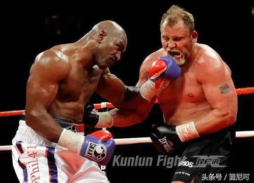 霍利菲尔德在格斗游戏里有多强？老玩家揭秘3个被忽略的实战细节