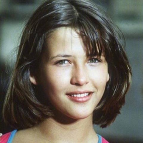 抖音首秀王祖贤58岁惊艳亮相，80万点赞见证新潮流传奇