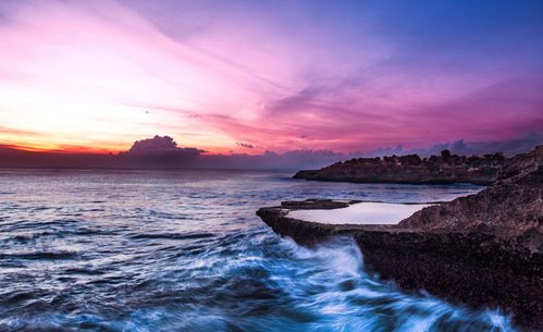 巴厘岛浪漫之旅变惊魂，情侣突发喷射性呕吐揭秘新疗法