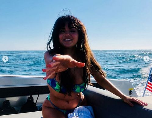 巴厘岛度假“浩浩妈”曼妙身材惊艳亮相