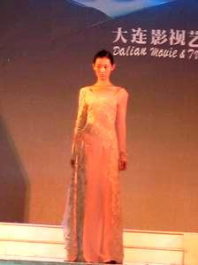 《剑星》体模申才恩热舞揭秘，体态轻盈新风尚