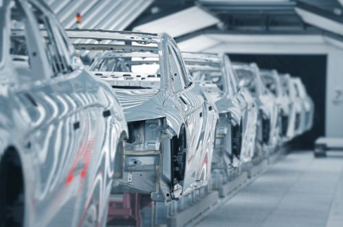 小鹏机器人商场秀翻车引热议，总裁正面回应彰显品牌自信