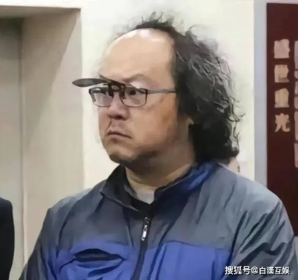 窦唯56岁毛线帽遮秃顶，身材发福引热议，揭秘新风采